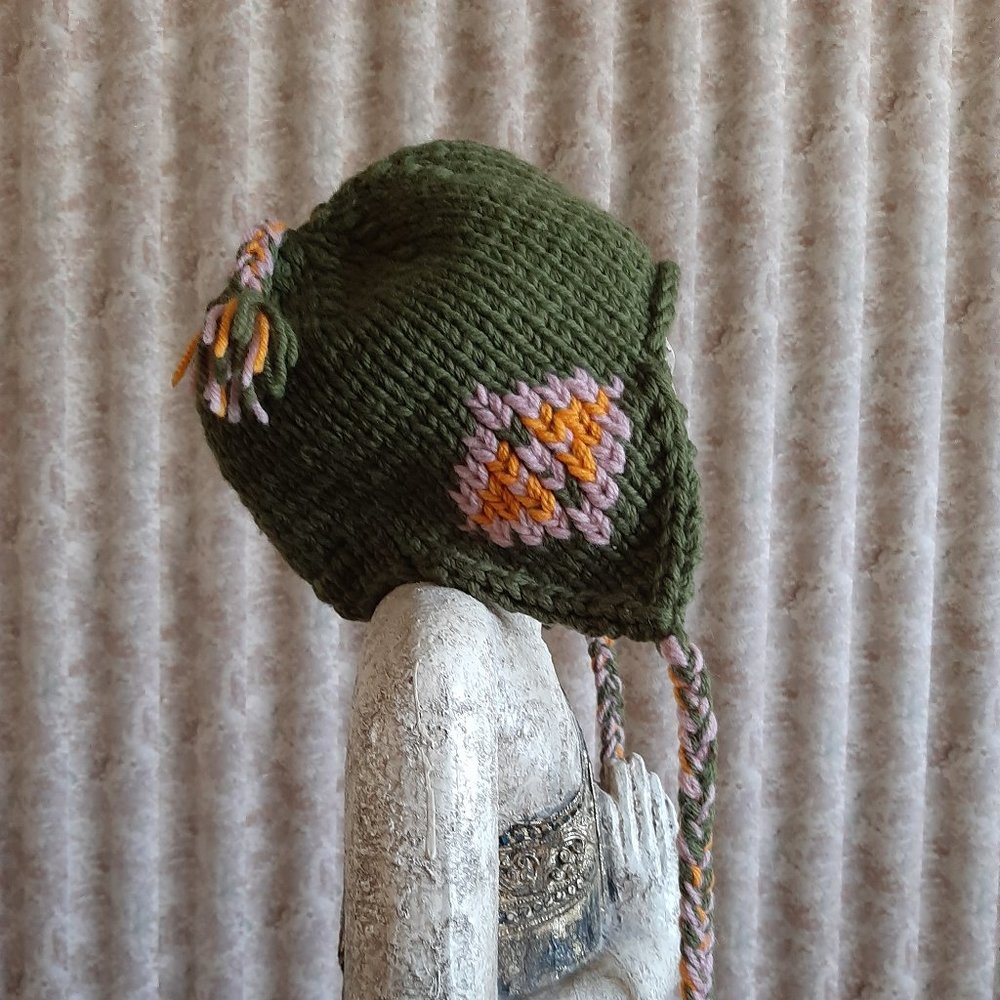 EUC Green Tasseled Lucy Barlow winter hat o/s
